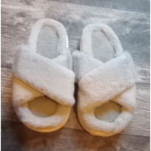 Cushioned Slippers Women's Chinese Size 38 -39 US Size 8 - NWOT